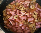 Foto del paso 5 de la receta: Saltenada de salchichas frescas con bacon y champiñón