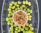 Foto del paso 1 de la receta: Camembert al horno con uvas, miel y nueces