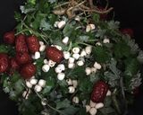 Hình bước làm 1 của món Tim, cật tần thuốc bắc