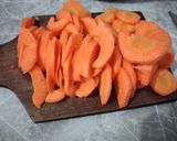 Foto langkah ke 2 dari resep Tumis Jamur Wortel.