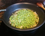 Foto del paso 5 de la receta: Merluza en salsa con guisantes