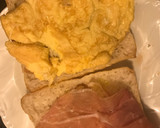 Foto del paso 4 de la receta: Un "por dos" en tres minutos.Chapatita de cristal con jamón y tortilla francesa