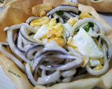 Foto del paso 6 de la receta: Cestitas de gulas con huevos de codorniz