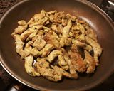 Foto del paso 22 de la receta: Tiras de filetes de pollo marinados a la plancha, con ensalada de arroz