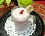 A picture of step 4 of Strawberry and Banana Milk Shake.