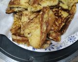 A picture of step 5 of Chocolate filled french toast.