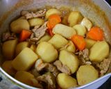 A picture of step 5 of Delicious Simmered Taro Root & Thinly-Sliced Pork.