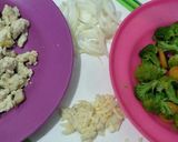Foto langkah ke 1 dari resep Brokoli Ayam Saos Mentega.