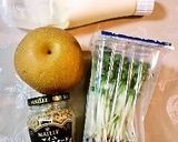 A picture of step 1 of Asian Pear and Daikon Radish Sprout Salad.