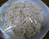 A picture of step 1 of Pan-Fried Cheese Hanpen and Lotus Root with Seaweed.