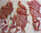 A picture of step 1 of Pan-Fried Pork Cutlets Seasoned with Ginger and Garlic.