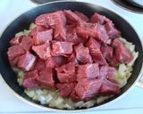 A picture of step 2 of Finnish Style Beef Stroganoff (Lihakastike).
