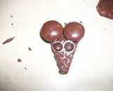 A picture of step 8 of Mouse Invasion Cupcakes.
