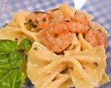 A picture of step 9 of Farfalle Prawn Cream Sauce.