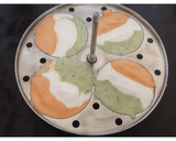 மூவர்ண இட்லி, தோசை ரெசிபி ஸ்டேப் 4 புகைப்படம்