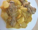 Foto del paso 7 de la receta: Muslos de pollo al ajillo con patatas