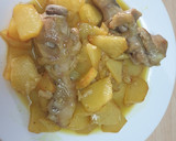 Foto del paso 7 de la receta: Muslos de pollo al ajillo con patatas