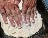 Foto del paso 2 de la receta: Pizza casera con bresaola y rúcula