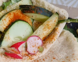 Foto del paso 7 de la receta: Pita sándwich de hummus y pepino🥙🥙