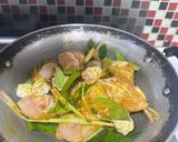 Foto langkah ke 1 dari resep Ayam Goreng Lengkuas Daun Kari.