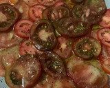 Foto del paso 2 de la receta: Carpaccio de tomates variados y parmesano