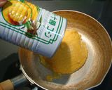 A picture of step 1 of Super Simple Chinese Corn Soup.