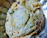 A picture of step 1 of Fenugreek mix with khuskhus onion Paratha Koki.