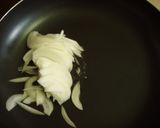 A picture of step 2 of Onion, Tuna and Cheese Pasta.