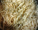A picture of step 3 of Linguine with parsley and pepper sauce.