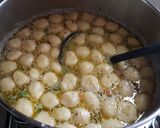 Tárkonyos csirkeraguleves burgonyagombóccal recept fázis 4 fotója
