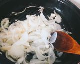 Foto del paso 4 de la receta: Chuleta de jamón de cerdo con salsita de cebolla y ajo