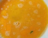 Hình bước làm 2 của món Lá ngải cứu, lá mơ xào trứng