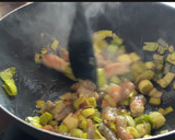 Foto del paso 2 de la receta: Espaguetis con puerro y langostinos