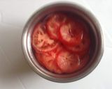 Foto del paso 3 de la receta: Ensalada de tomate y cebolla refrescante