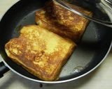 A picture of step 4 of Fluffy French Toast.