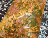 Foto del paso 4 de la receta: Tapas de focaccia con entraña al chimichurri y aderezo de alubias