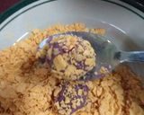 Gambar langkah 5 resipi Bebola Ubi Ungu Cornflakes Madu.