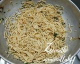 A picture of step 2 of Spaghetti Aglio E Olio with Prawns.
