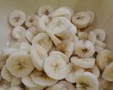 A picture of step 1 of Yogurt fruit chat including banana 🍌 apple 🍎 peaches 🍑.