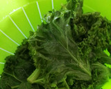 Foto del paso 1 de la receta: Kale con salsa de queso y almendras