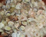 Foto del paso 3 de la receta: Colitas de rape con gambas y almejas en salsa