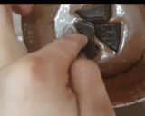 A picture of step 7 of Chocolatechip mountain lava cake.