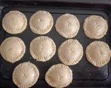 A picture of step 5 of Fresh Peas Hand Pies.