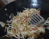 Foto langkah ke 4 dari resep Tumis Tauge dan Teri.