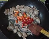 Foto langkah ke 2 dari resep Daging Kecap Pedas.