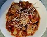 A picture of step 5 of Tinklee's Easy Sausage Sauce and Frozen Ravioli.