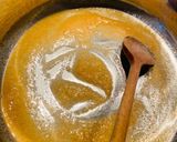 Sajtkrémleves kolbász chipssel recept fázis 1 fotója