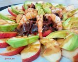 Foto del paso 8 de la receta: Ensalada de manzana y aguacate con alga dulce y gamba roja
