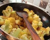 আলু গোবি মেথি (aloo gobi methi recipe in bengali) রেসিপির ধাপ 3 ছবি
