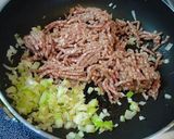 A picture of step 2 of Sweet and Salty Pork Udon Noodles.